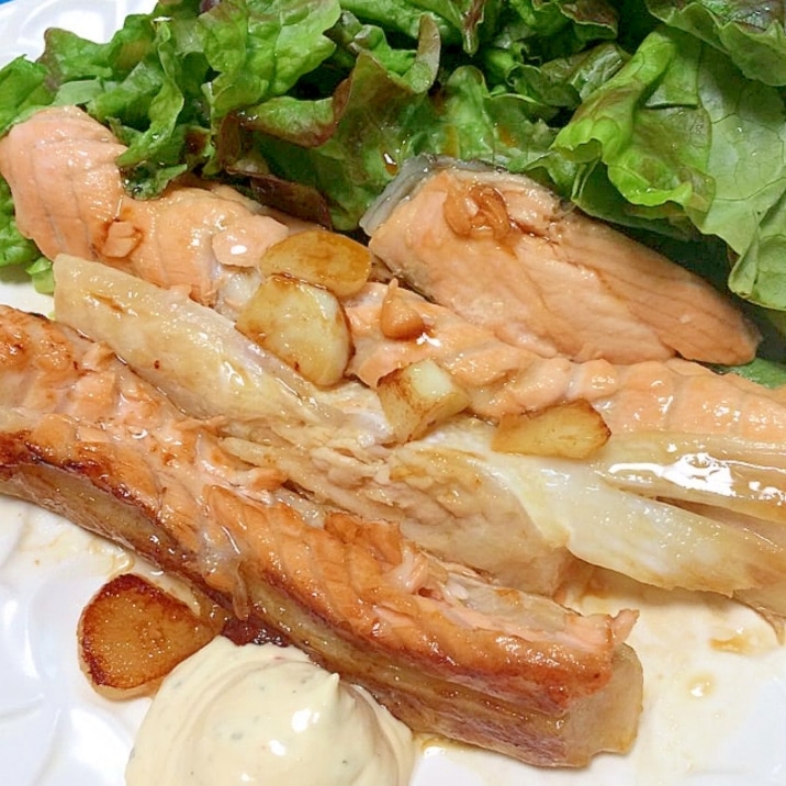 にんにくたっぷり サーモンのあらのムニエル レシピ 作り方 By ぴーちゃん3279 楽天レシピ にんにくたっぷり サーモンのあらのムニエル レシピ 作り方 By ぴーちゃん3279 楽天レシピ